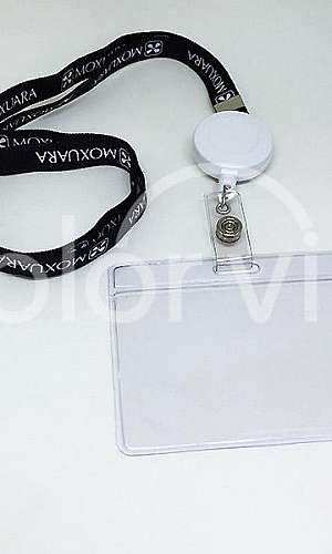 Porta crachá com cordão Porta crachá com cordão